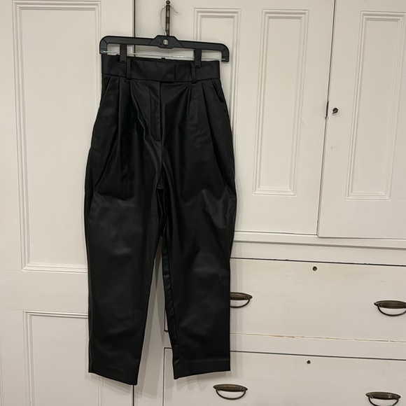 H&M FAUX BLACK LEATHER PLEATED HI WAIST MOM PANTS SZ 4P - Picture 1 of 6